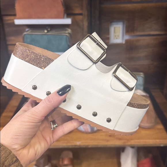 NIB White Vegan Leather Double Buckle Platform Sandals - Picture 4 of 7